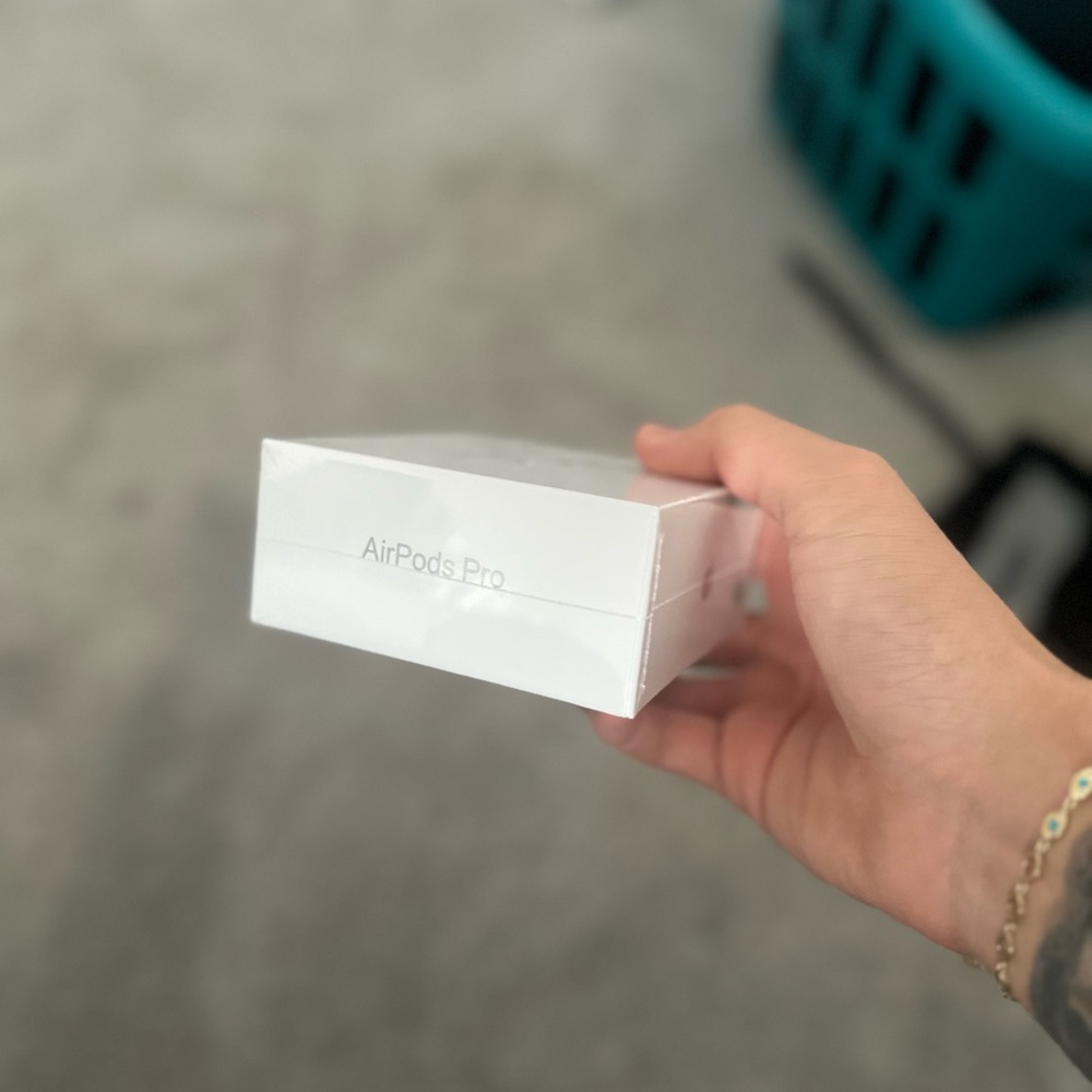 Apple AirPod Pro Gen 2 - Picture 3 of 3